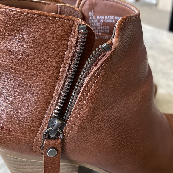 Universal Thread Heeled Booties w/dual zipper sides - Picture 7 of 10